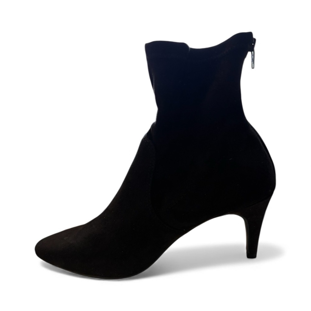Elegant Black Suedeâ Ankle Boots